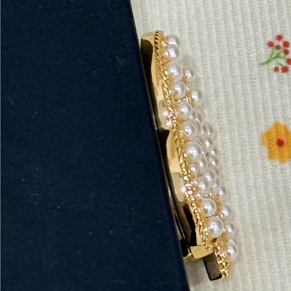 Chanel Women's Pearl Brooch - Picture 4 of 4